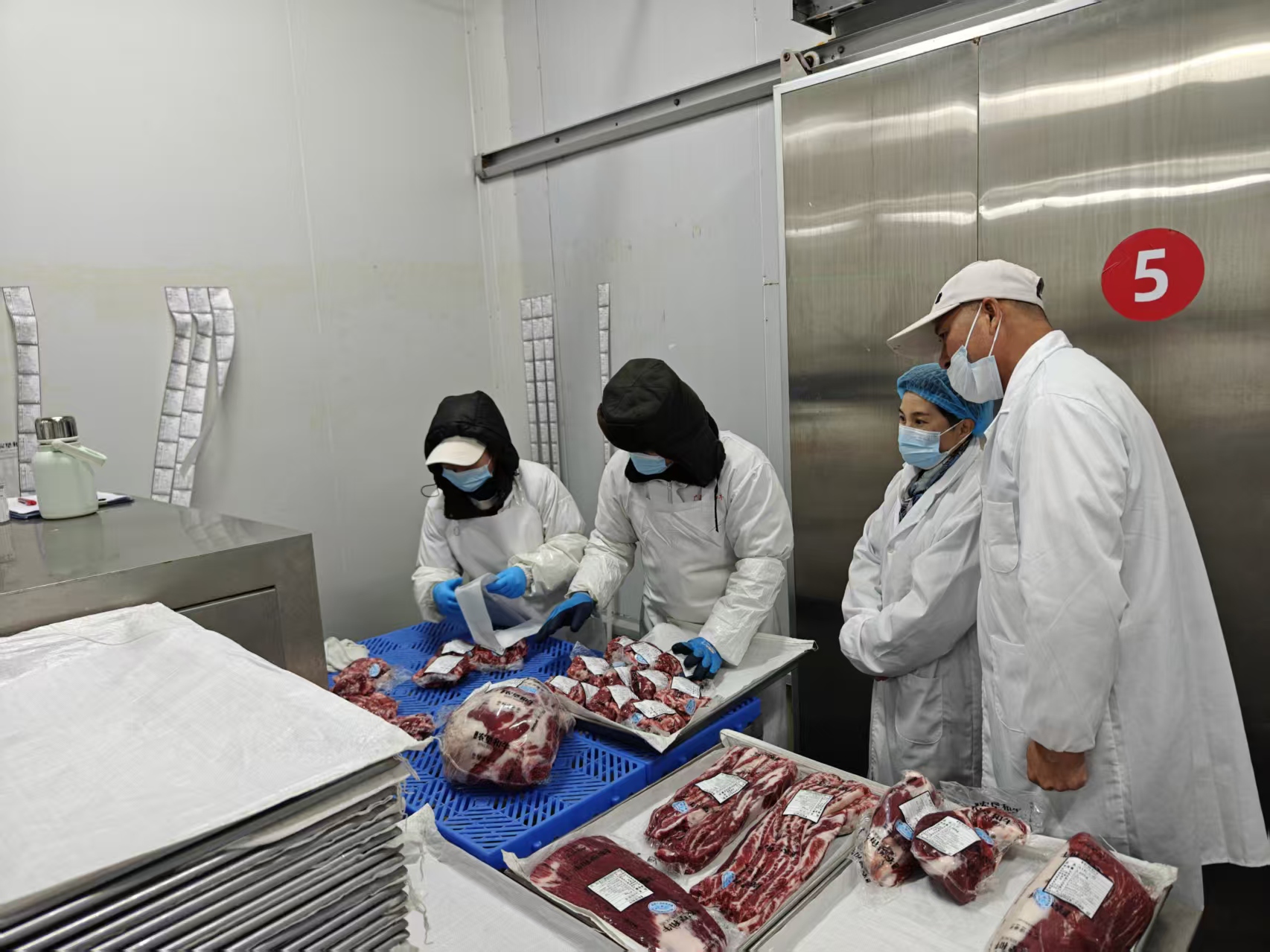 筑牢安全防線(xiàn) 守護(hù)品質(zhì)根基——國(guó)控集團(tuán)食品安全檢查組赴金光農(nóng)場(chǎng)公司開(kāi)展專(zhuān)項(xiàng)督導(dǎo)檢查